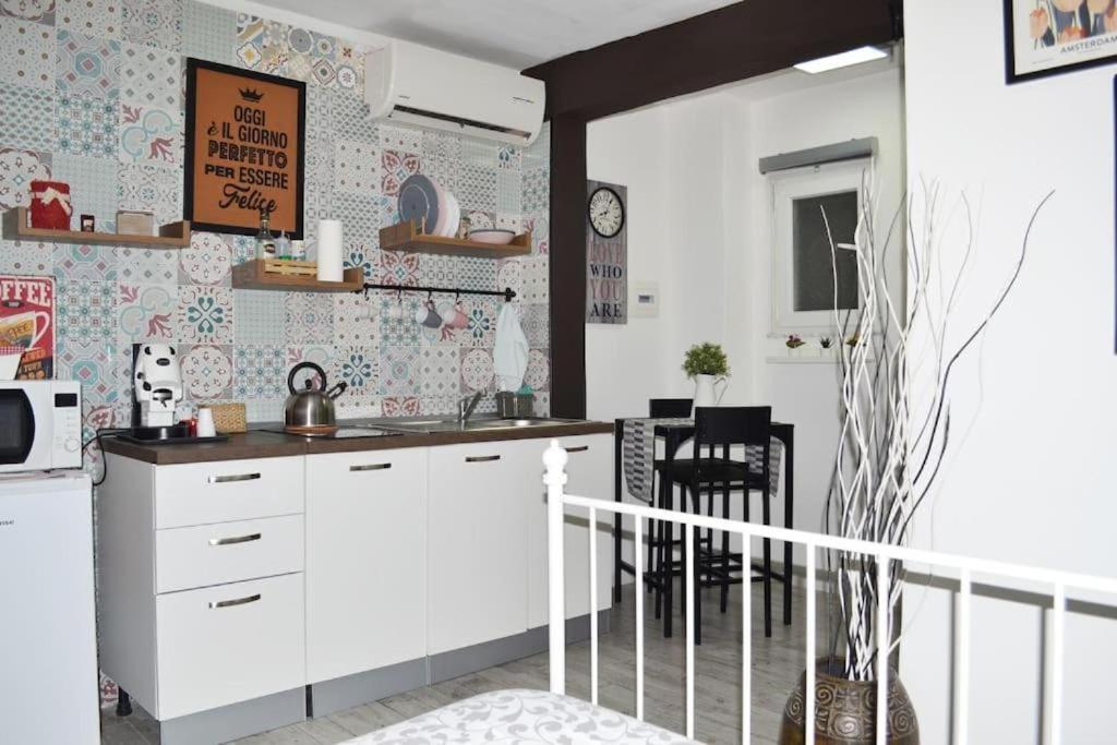 Casa Mya - Studio Flat เนเปิลส์ ภายนอก รูปภาพ