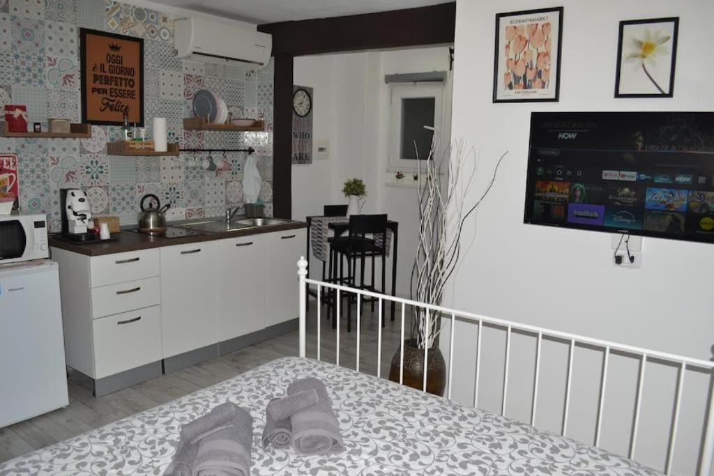 Casa Mya - Studio Flat เนเปิลส์ ภายนอก รูปภาพ